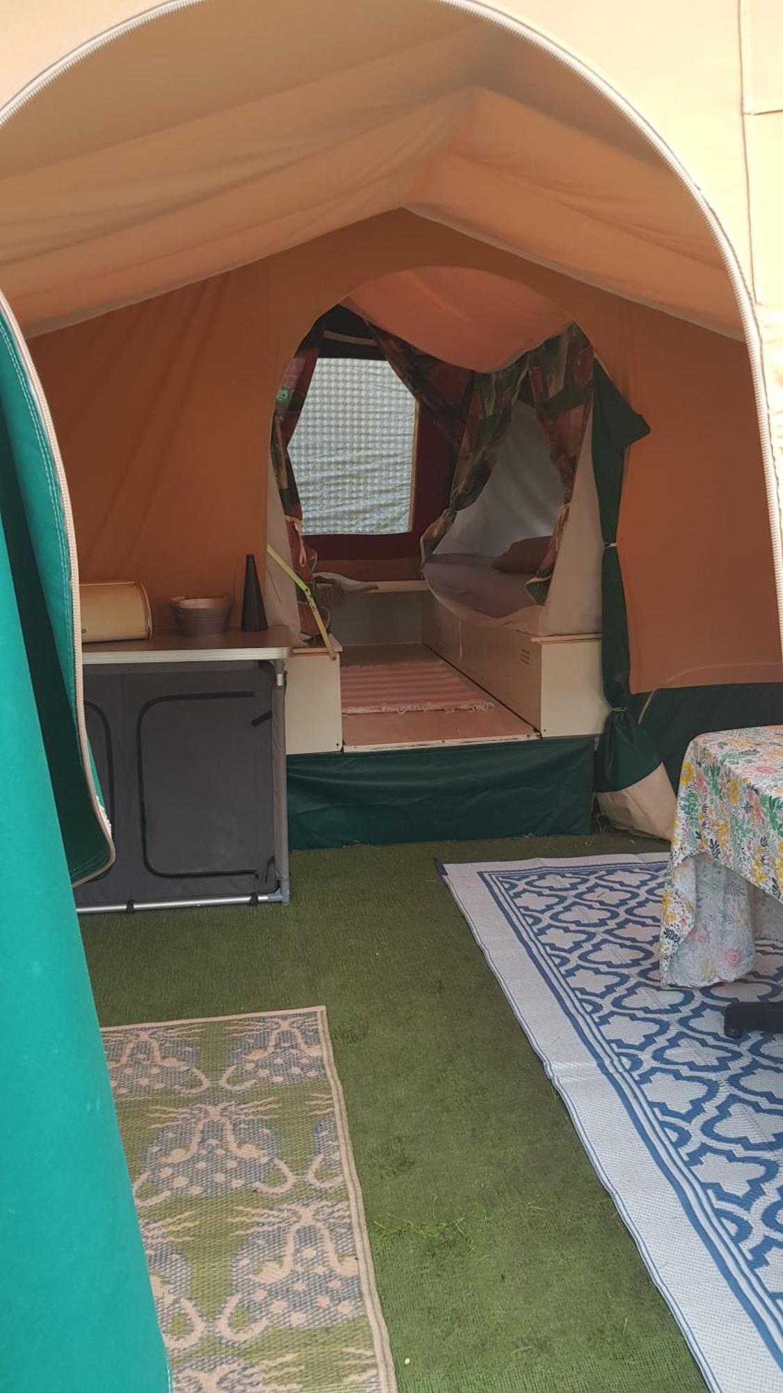 Basic Ingerichte Vouwwagen Op Camping Westenenk, Wijster Exteriér fotografie