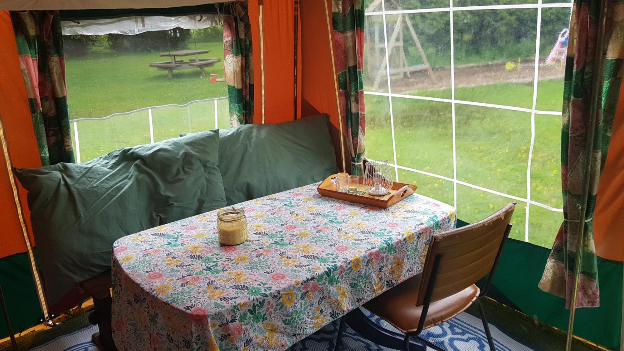 Basic Ingerichte Vouwwagen Op Camping Westenenk, Wijster Exteriér fotografie