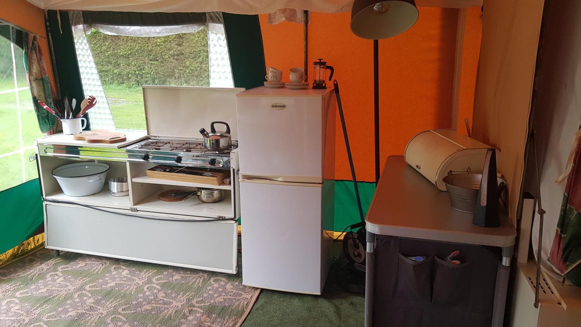 Basic Ingerichte Vouwwagen Op Camping Westenenk, Wijster Exteriér fotografie
